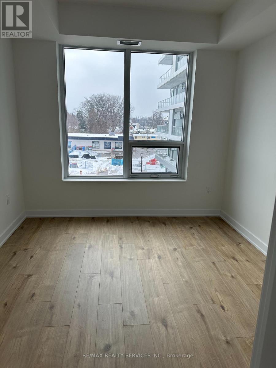 323 - 500 Plains Road E, Burlington, Ontario  L7T 2E1 - Photo 5 - W12769316