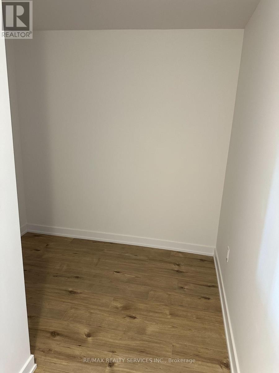 323 - 500 Plains Road E, Burlington, Ontario  L7T 2E1 - Photo 6 - W12769316