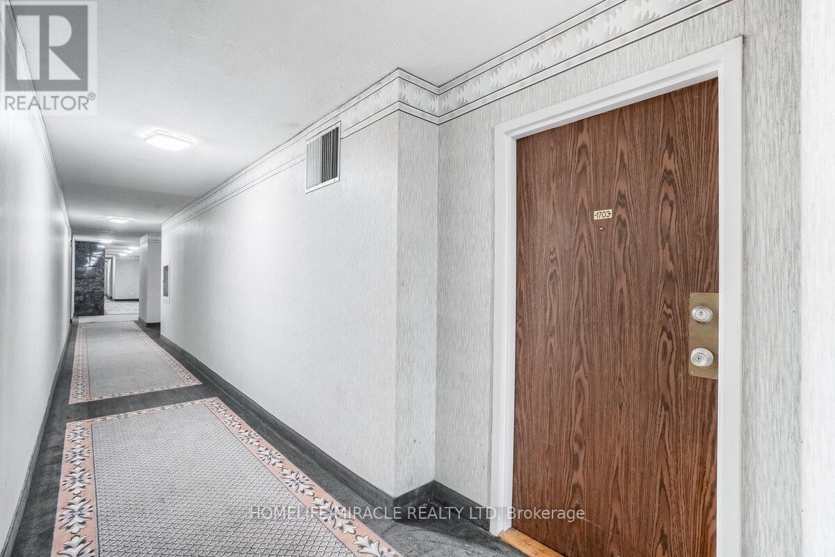 1703 - 15 Kensington Road, Brampton, Ontario  L6T 3W2 - Photo 6 - W12769320