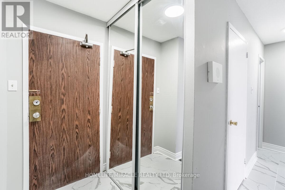 1703 - 15 Kensington Road, Brampton, Ontario  L6T 3W2 - Photo 7 - W12769320