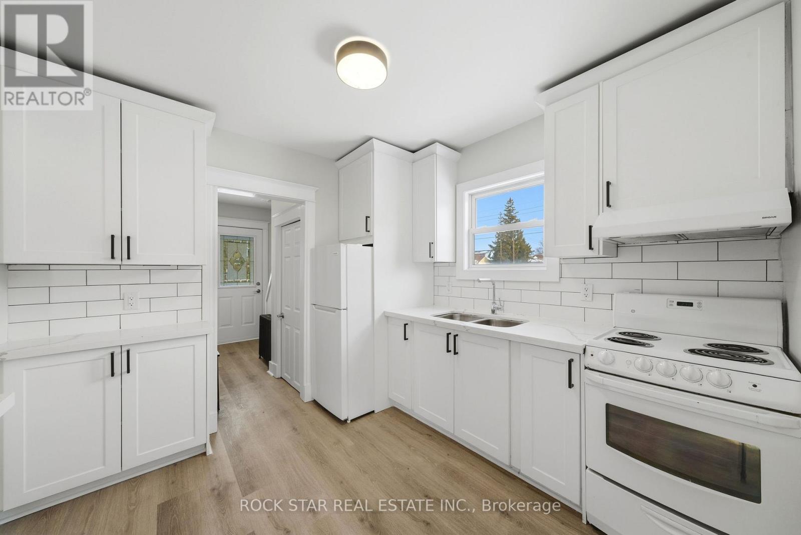 1198 Dunsmure Road, Hamilton, Ontario  L8H 1L2 - Photo 11 - X12769304