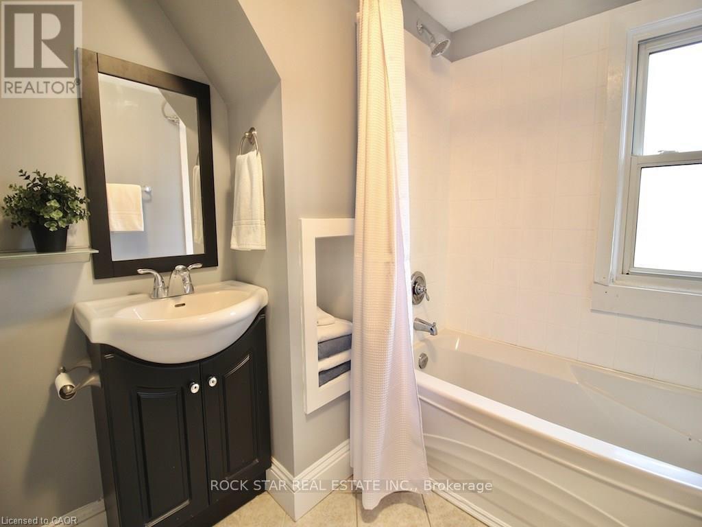 1198 Dunsmure Road, Hamilton, Ontario  L8H 1L2 - Photo 17 - X12769304