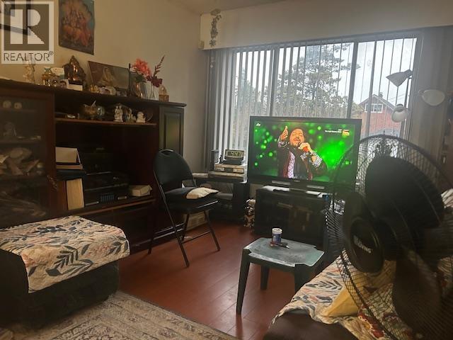 4542 Joyce Street, Vancouver, British Columbia  V5R 4E6 - Photo 2 - R3082270