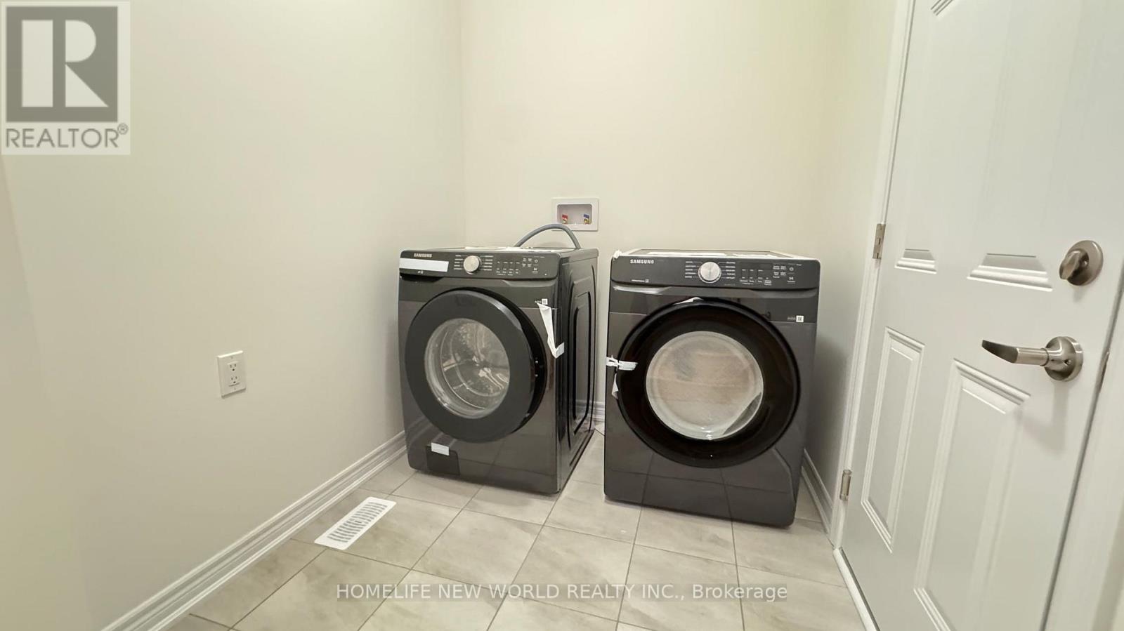 2865 Albatross Way, Pickering, Ontario  L1X 0P6 - Photo 17 - E12769374