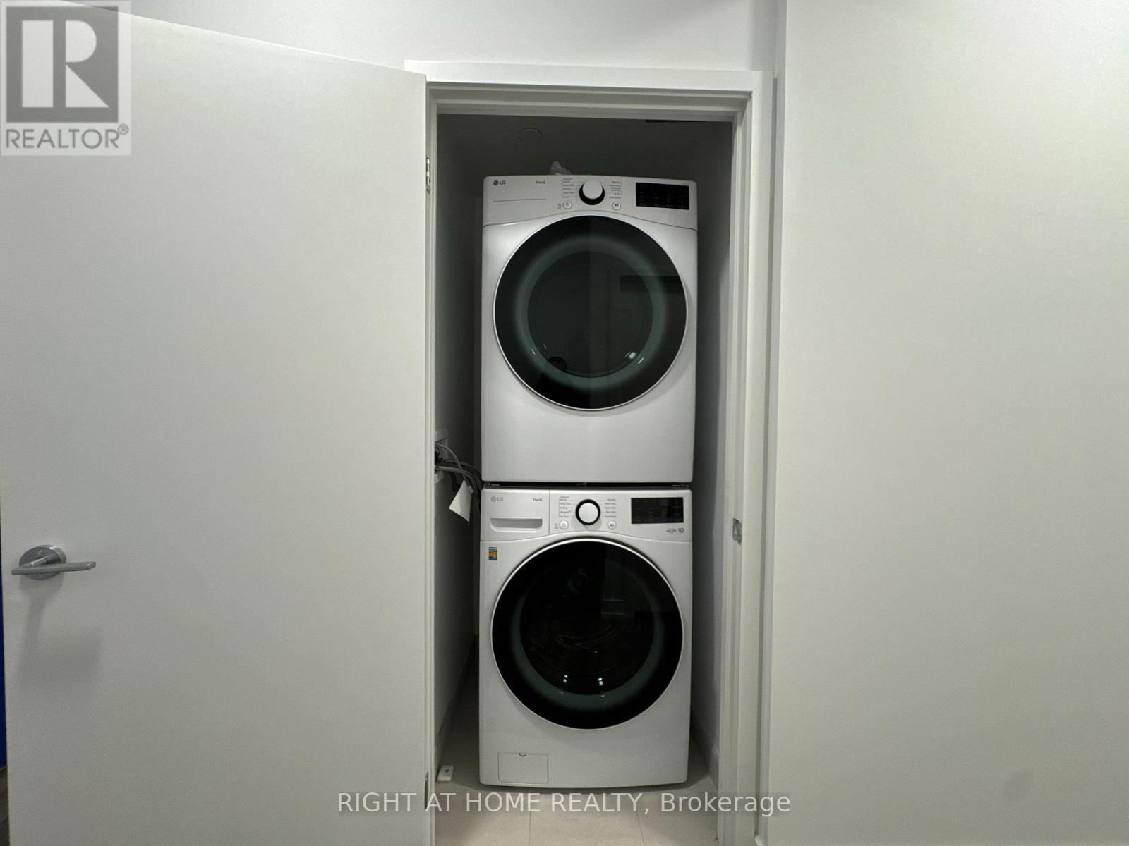 2008 - 395 Square One Drive, Mississauga, Ontario  L5B 0P6 - Photo 14 - W12769372