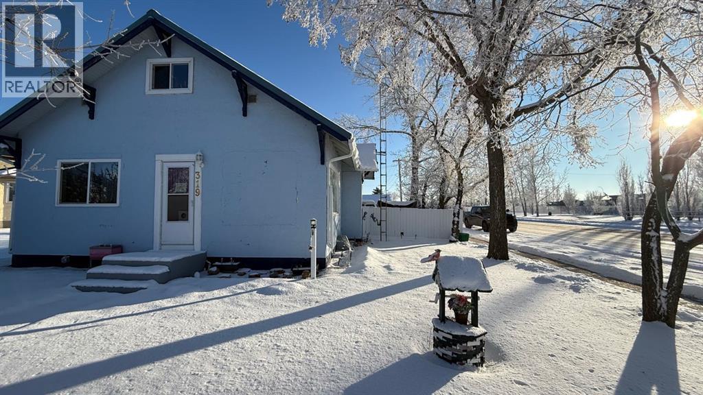 319 5 Avenue W, Hanna, Alberta