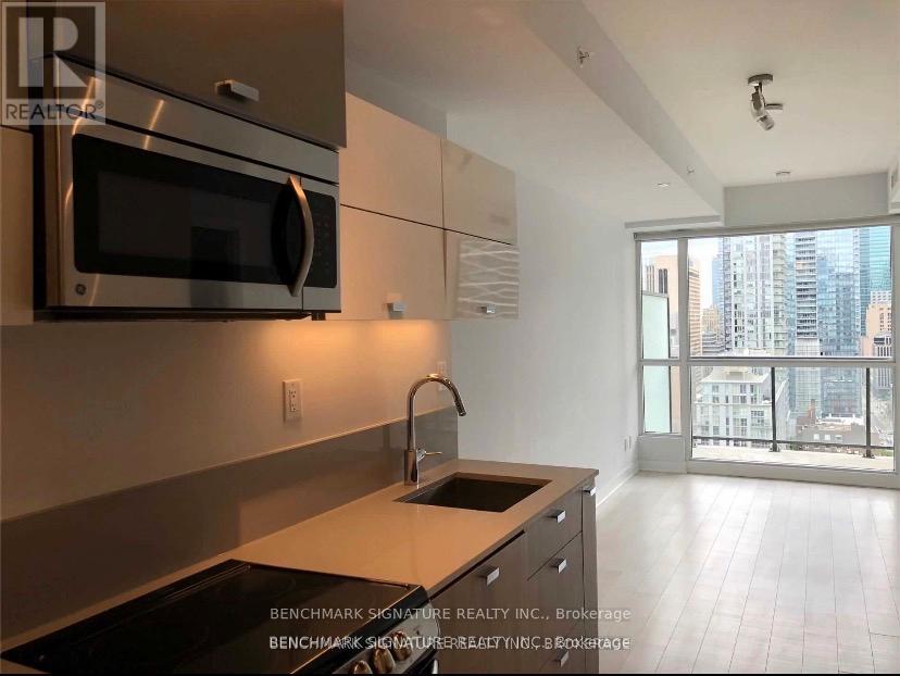 2009 - 290 ADELAIDE STREET W, Toronto, Ontario