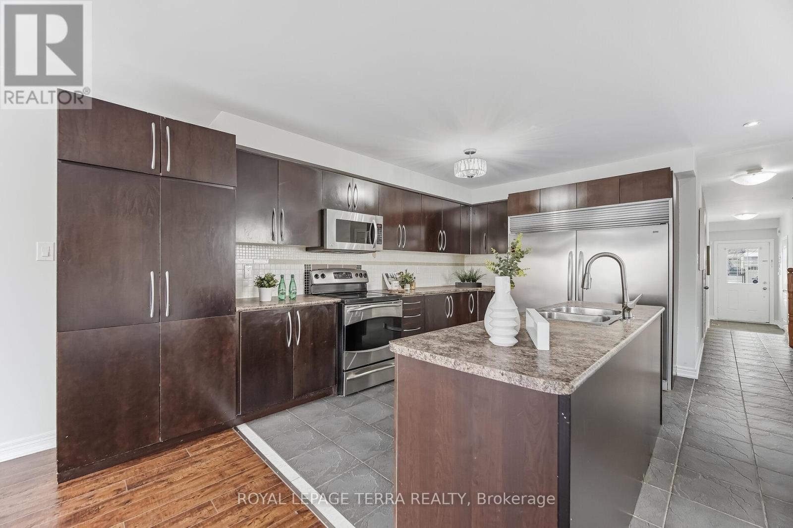 65 Aldonschool Court, Ajax, Ontario  L1S 0C5 - Photo 11 - E12769398