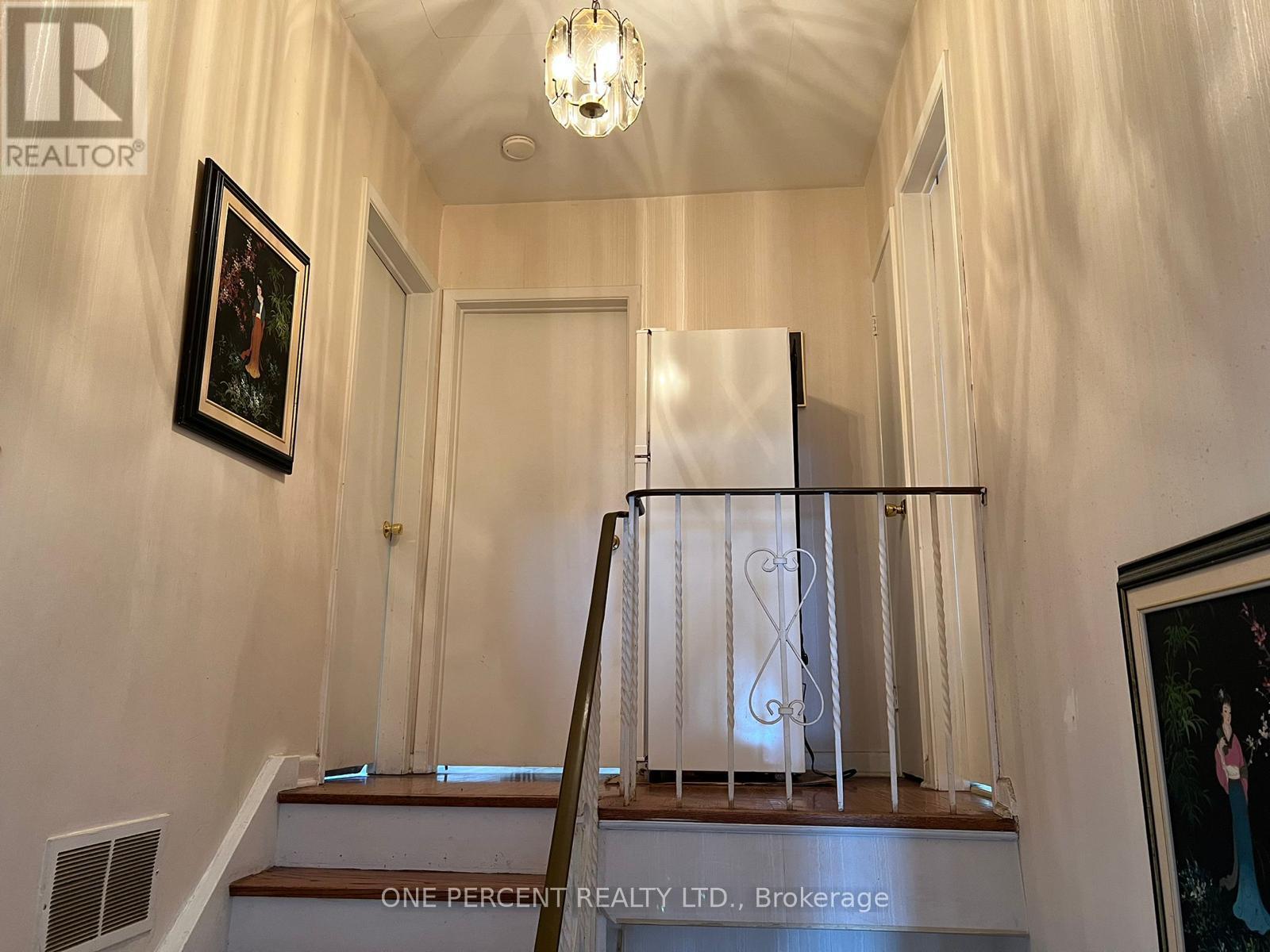 80 Fallingdale Crescent, Toronto (York University Heights), Ontario  M3J 1C5 - Photo 19 - W12769380