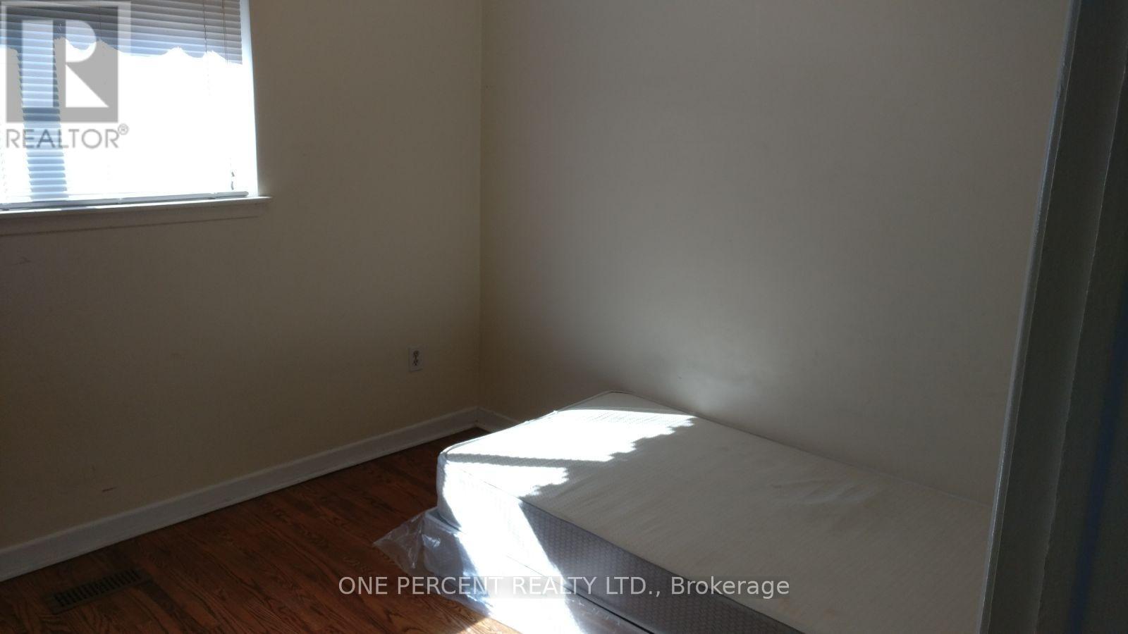 80 Fallingdale Crescent, Toronto (York University Heights), Ontario  M3J 1C5 - Photo 3 - W12769380