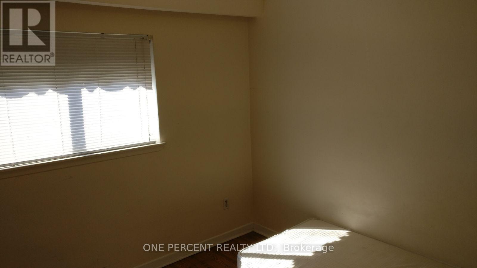 80 Fallingdale Crescent, Toronto (York University Heights), Ontario  M3J 1C5 - Photo 4 - W12769380