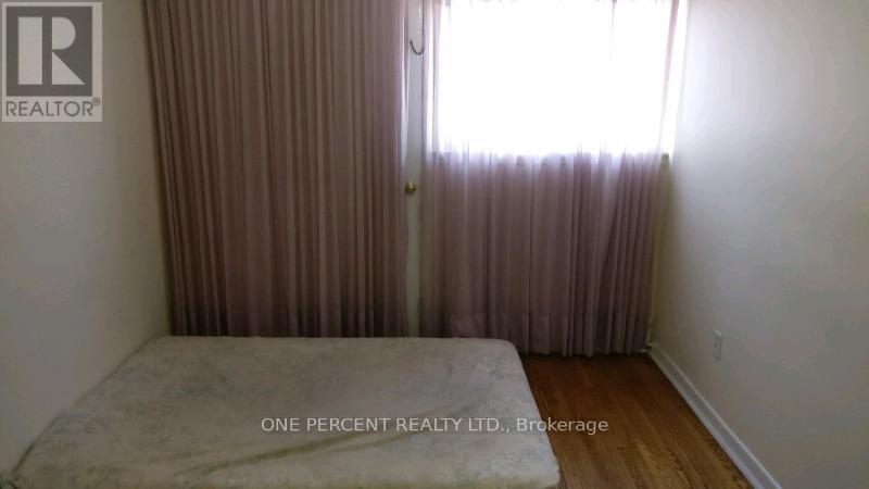 80 Fallingdale Crescent, Toronto (York University Heights), Ontario  M3J 1C5 - Photo 7 - W12769380