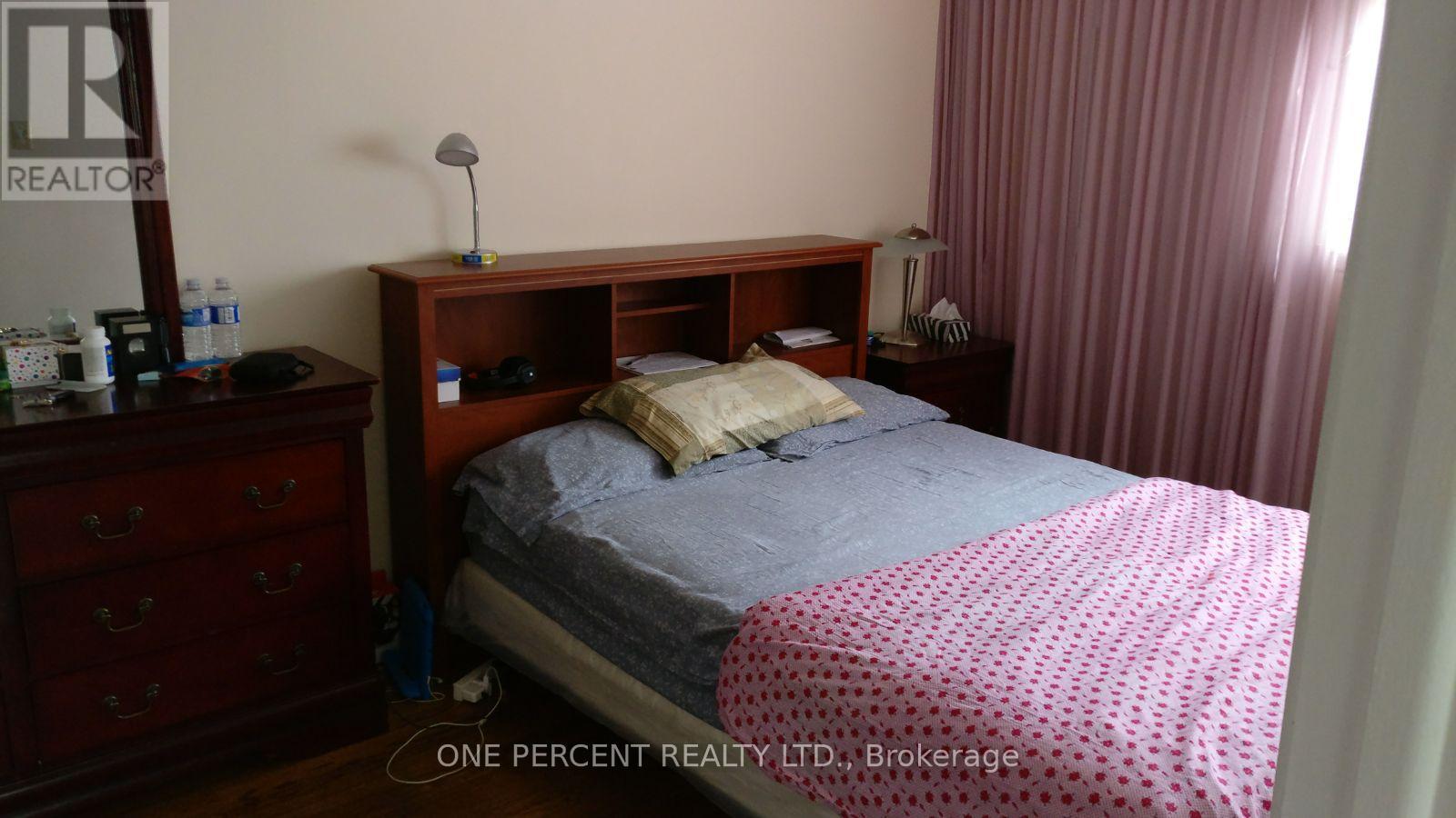 80 Fallingdale Crescent, Toronto (York University Heights), Ontario  M3J 1C5 - Photo 8 - W12769380