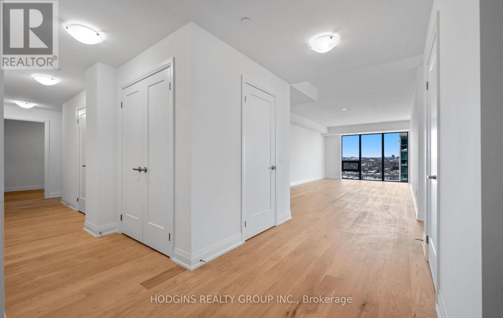 1801 - 1035 Southdown Road, Mississauga, Ontario  L5J 0A3 - Photo 4 - W12769388