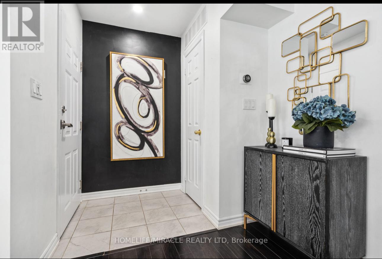 32 - 200 Veterans Drive, Brampton, Ontario  L7A 4S6 - Photo 3 - W12769396