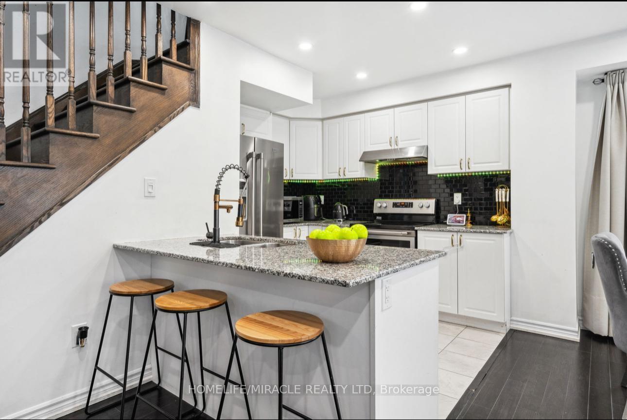 32 - 200 Veterans Drive, Brampton, Ontario  L7A 4S6 - Photo 4 - W12769396