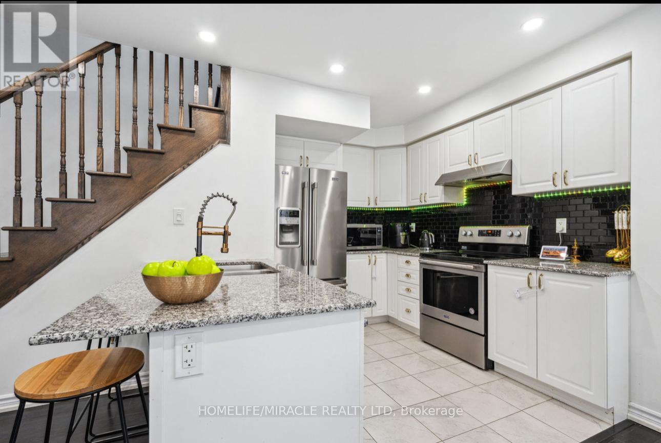 32 - 200 Veterans Drive, Brampton, Ontario  L7A 4S6 - Photo 5 - W12769396