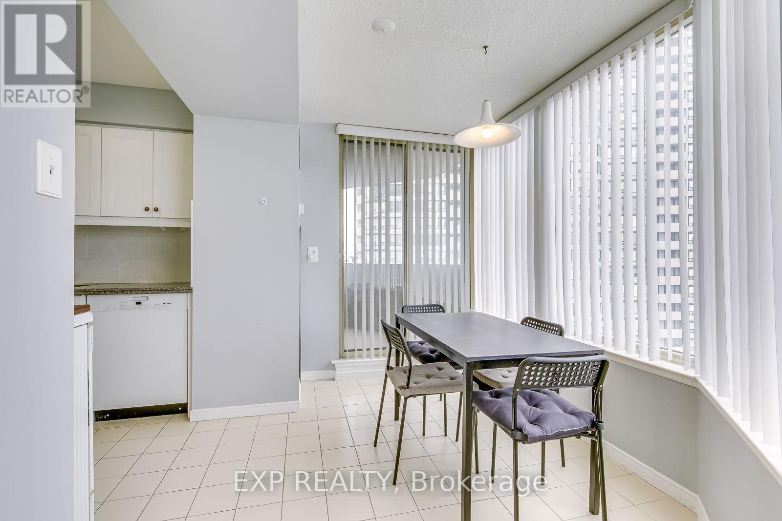 901 - 350 Rathburn Drive W, Mississauga, Ontario  L5B 3Y2 - Photo 13 - W12706968