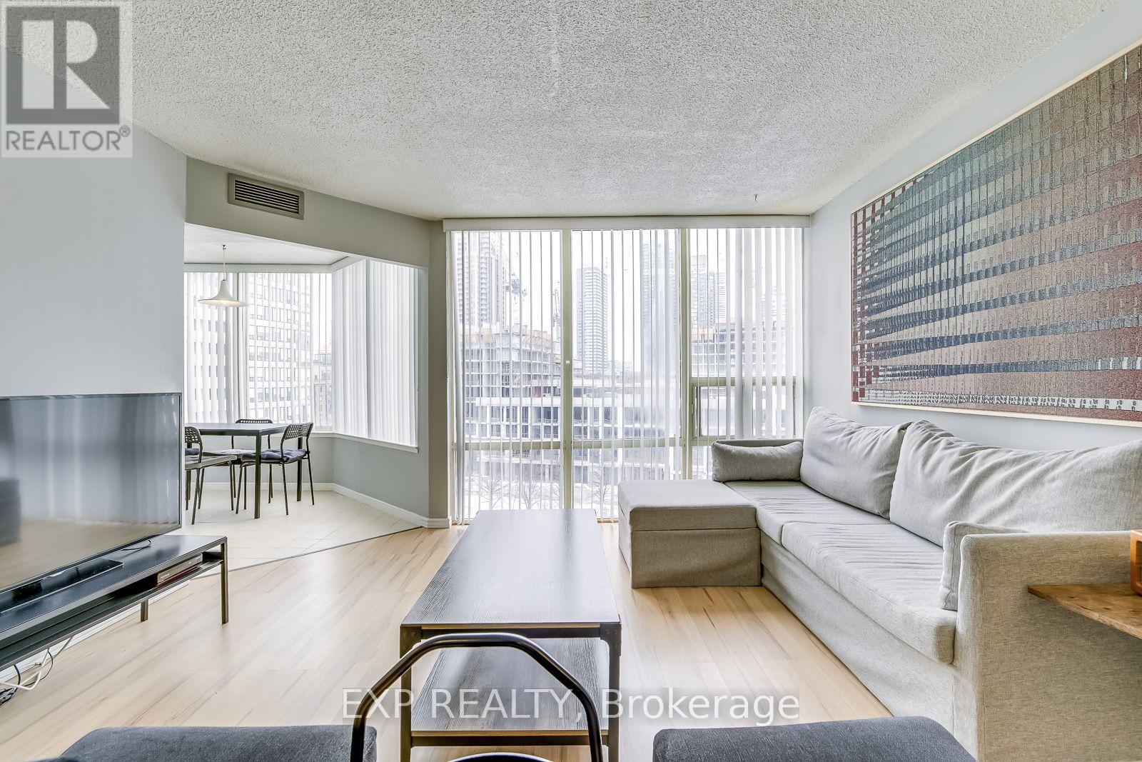 901 - 350 Rathburn Drive W, Mississauga, Ontario  L5B 3Y2 - Photo 7 - W12706968