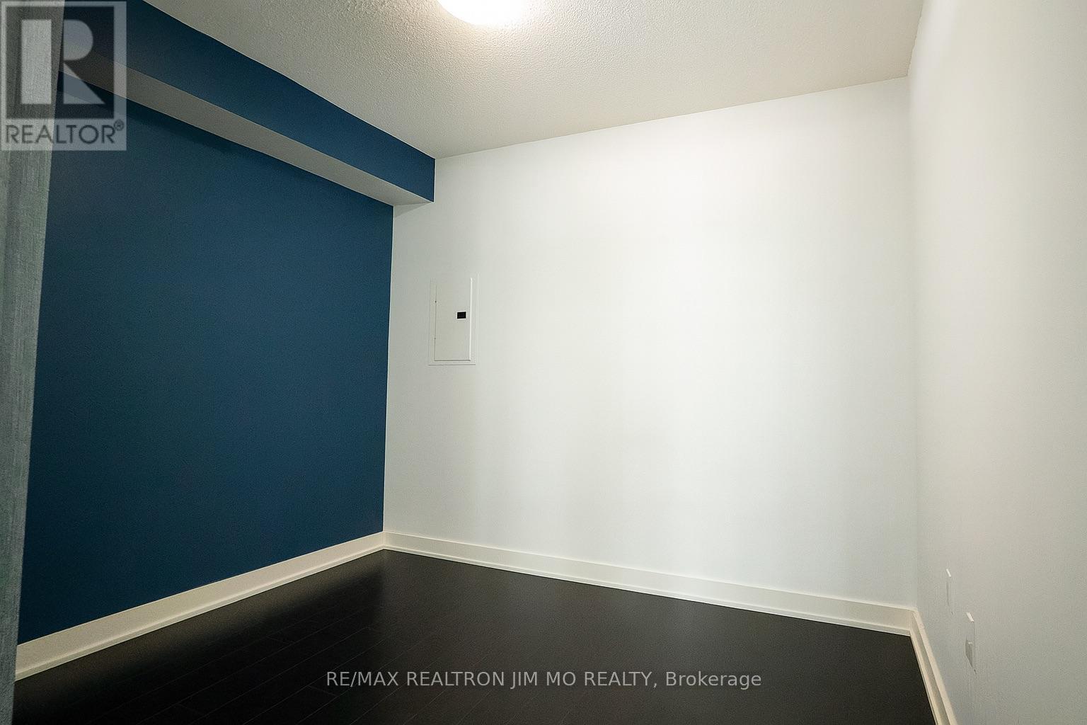 823 - 10 Capreol Court, Toronto (Waterfront Communities), Ontario  M5V 4B3 - Photo 7 - C12760702