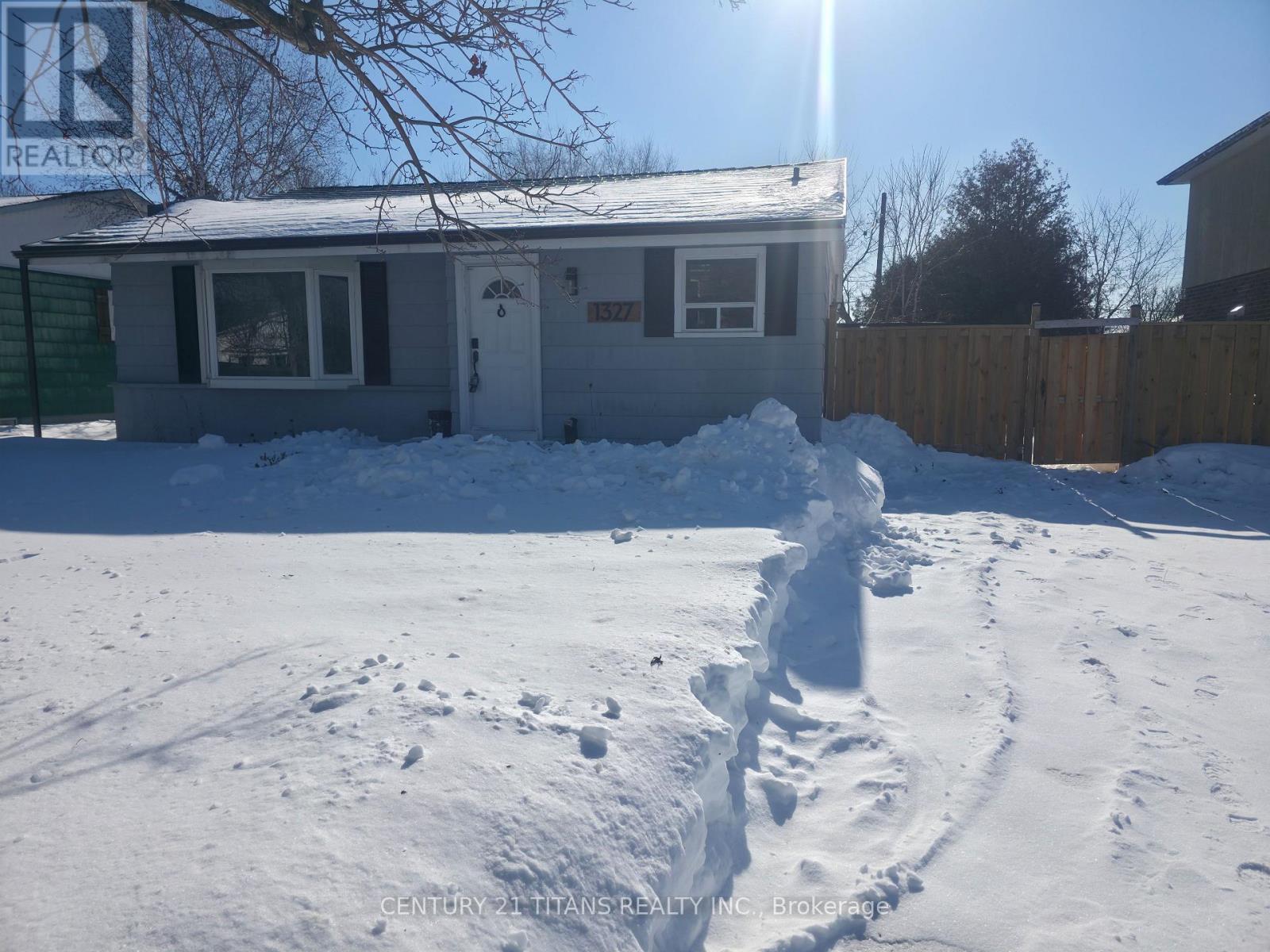 1327 Commerce Street, Pickering, Ontario  L1W 1E1 - Photo 4 - E12769222