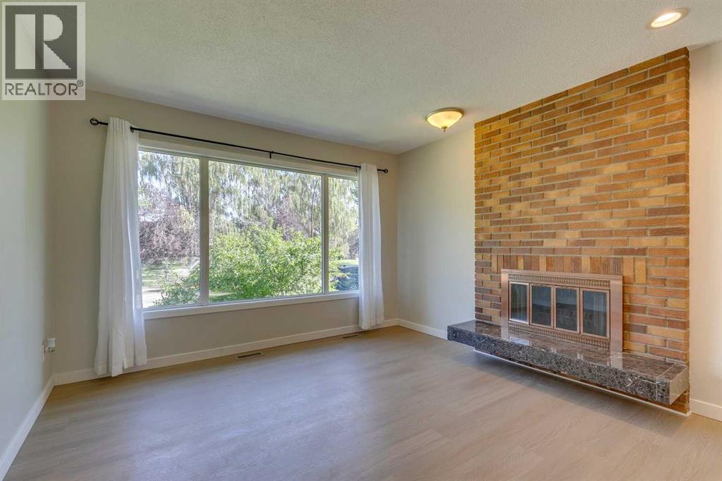 2823 Dover Ridge Drive Se, Calgary, Alberta  T2B 2L2 - Photo 4 - A2267622