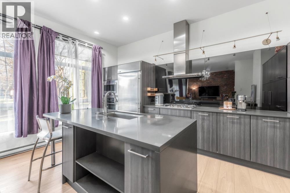 101 220 Salter Street, New Westminster, British Columbia  V3M 0H4 - Photo 2 - R3081879