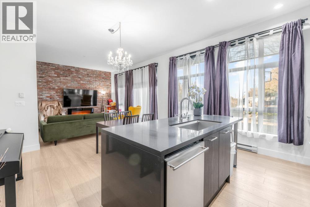 101 220 SALTER STREET, New Westminster, British Columbia