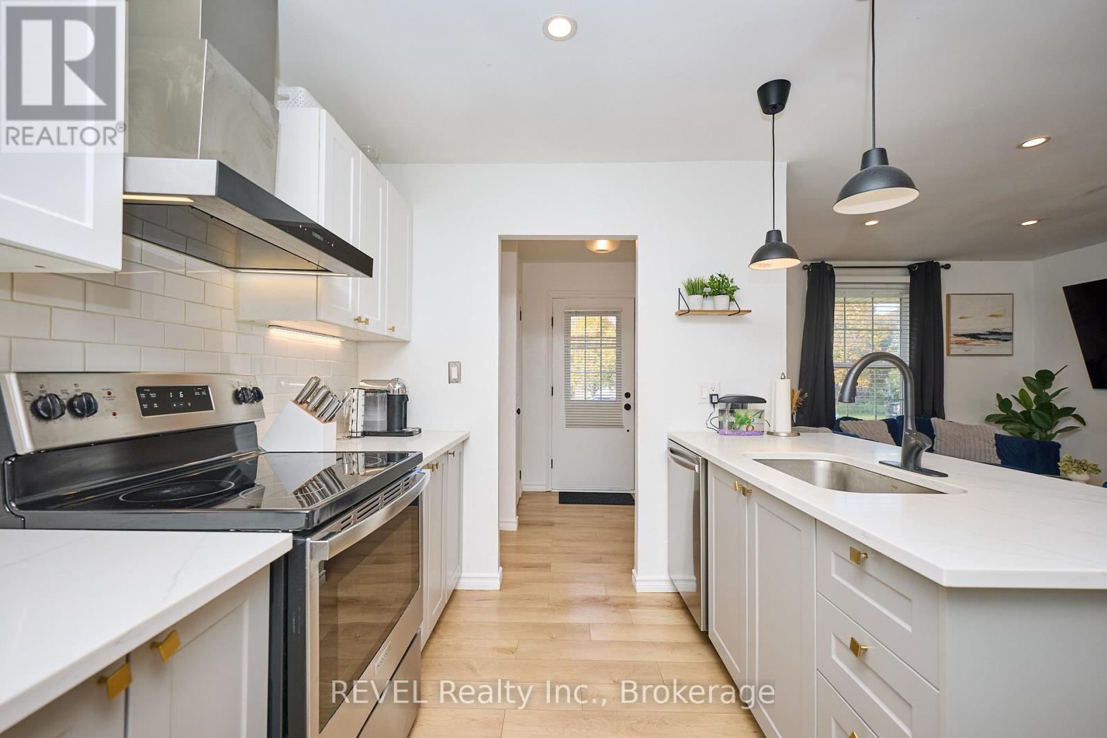 11 Newleaf Crescent, Welland, Ontario  L3C 6B4 - Photo 14 - X12769450