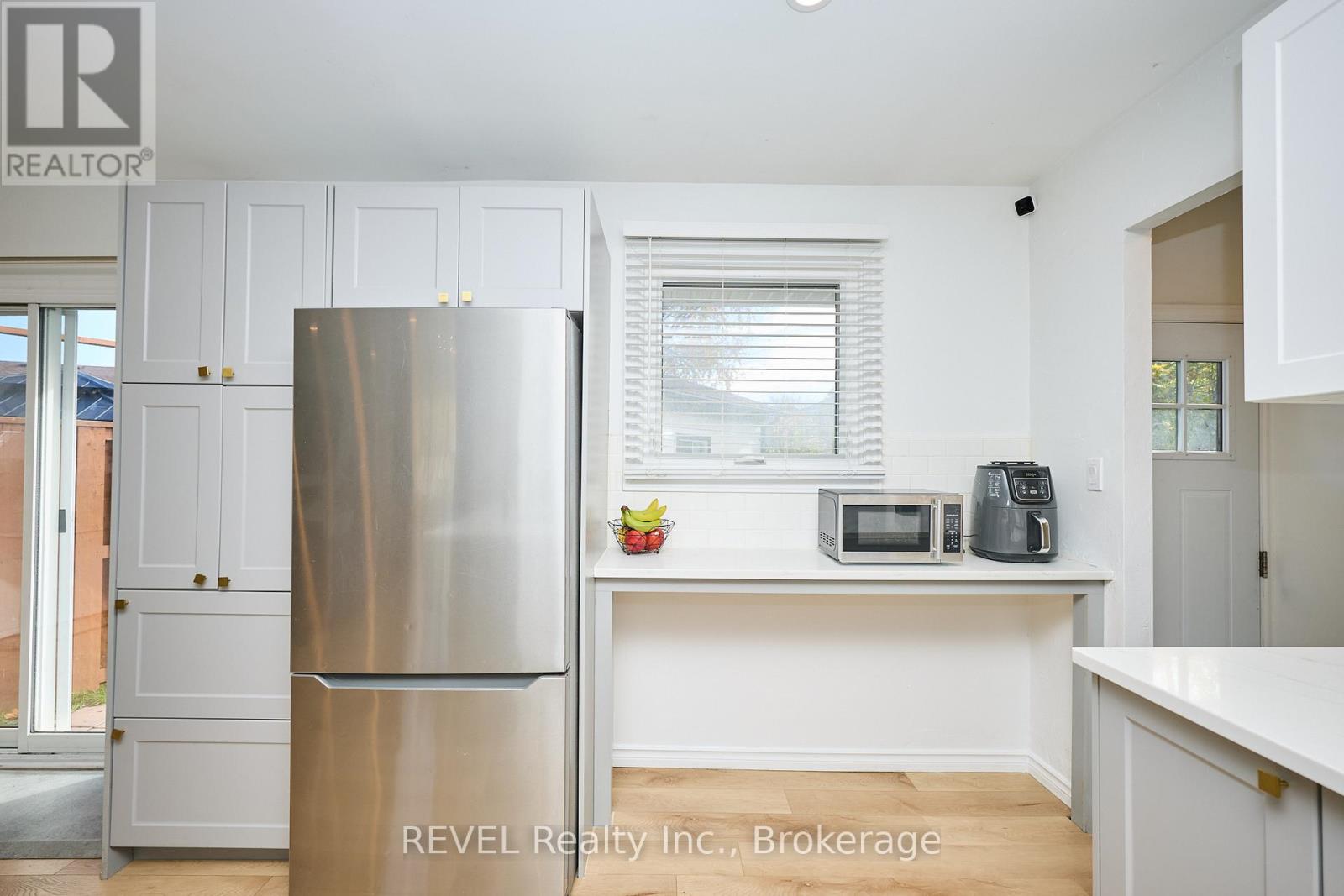 11 Newleaf Crescent, Welland, Ontario  L3C 6B4 - Photo 15 - X12769450