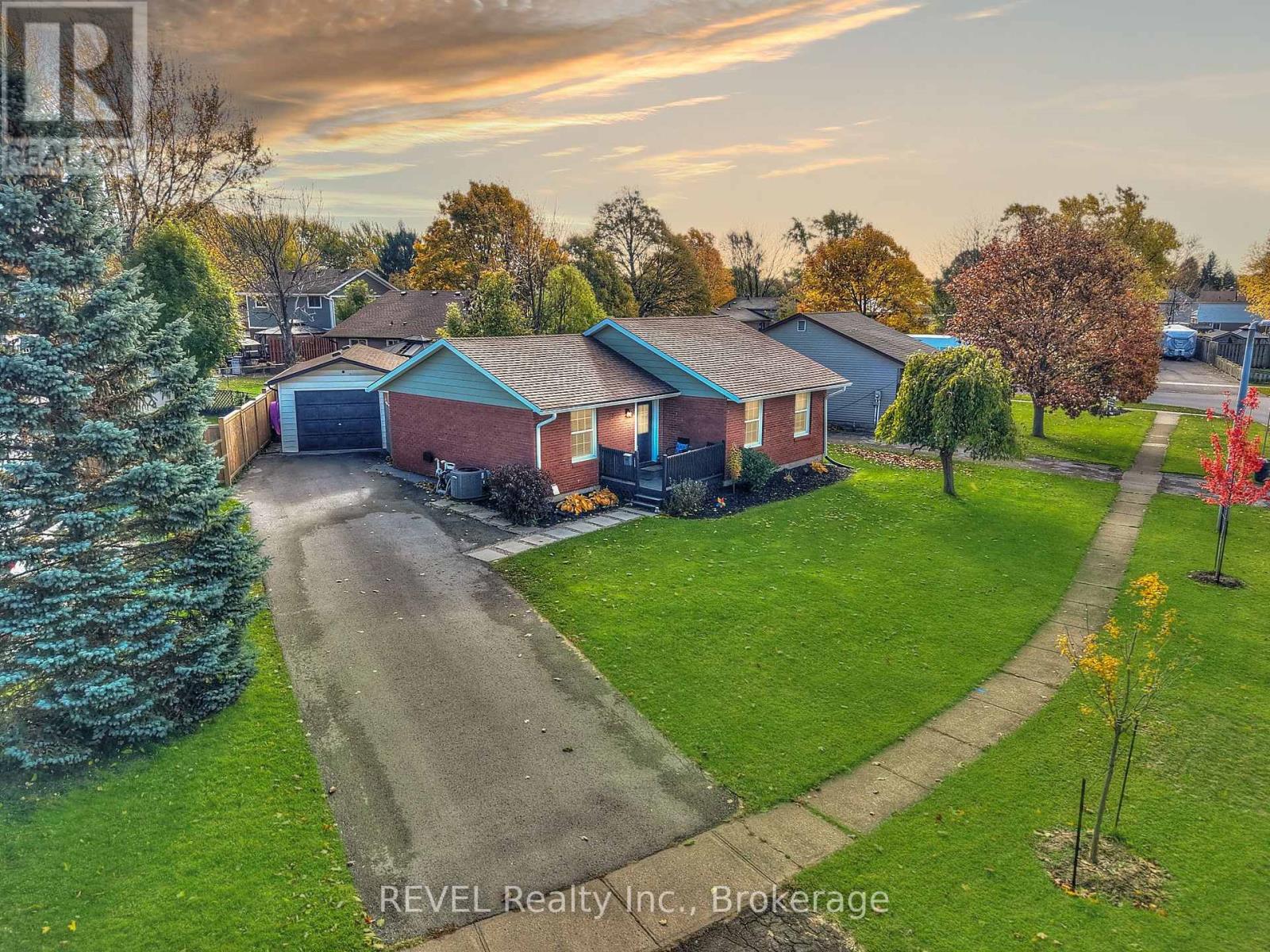 11 Newleaf Crescent, Welland, Ontario  L3C 6B4 - Photo 5 - X12769450