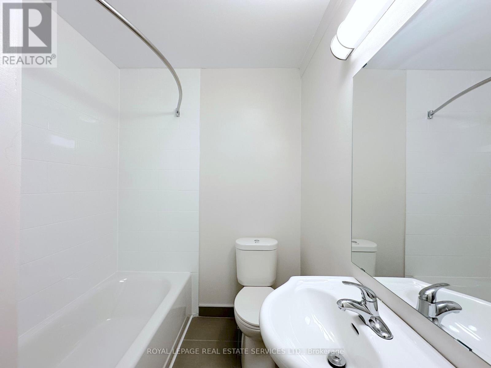 2 - 5062 Dundas Street W, Toronto, Ontario  M9A 1B9 - Photo 10 - W12769448