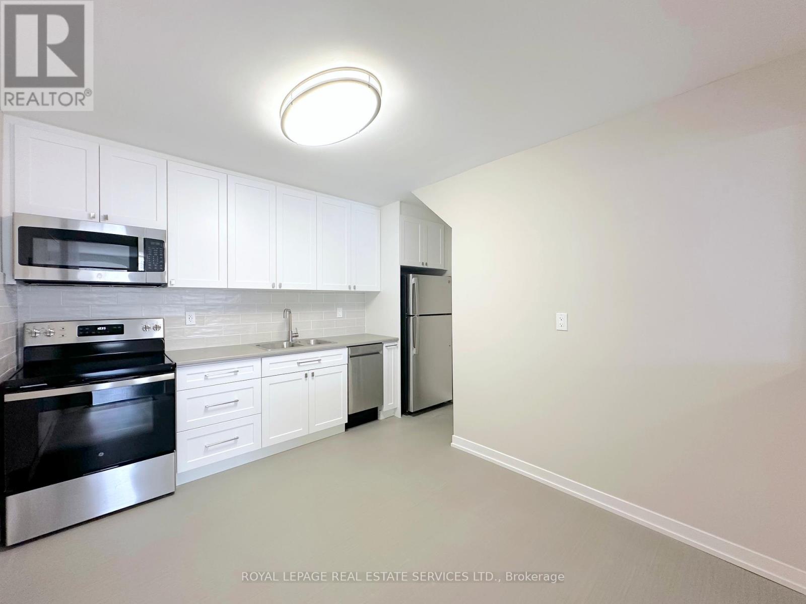2 - 5062 Dundas Street W, Toronto, Ontario  M9A 1B9 - Photo 2 - W12769448