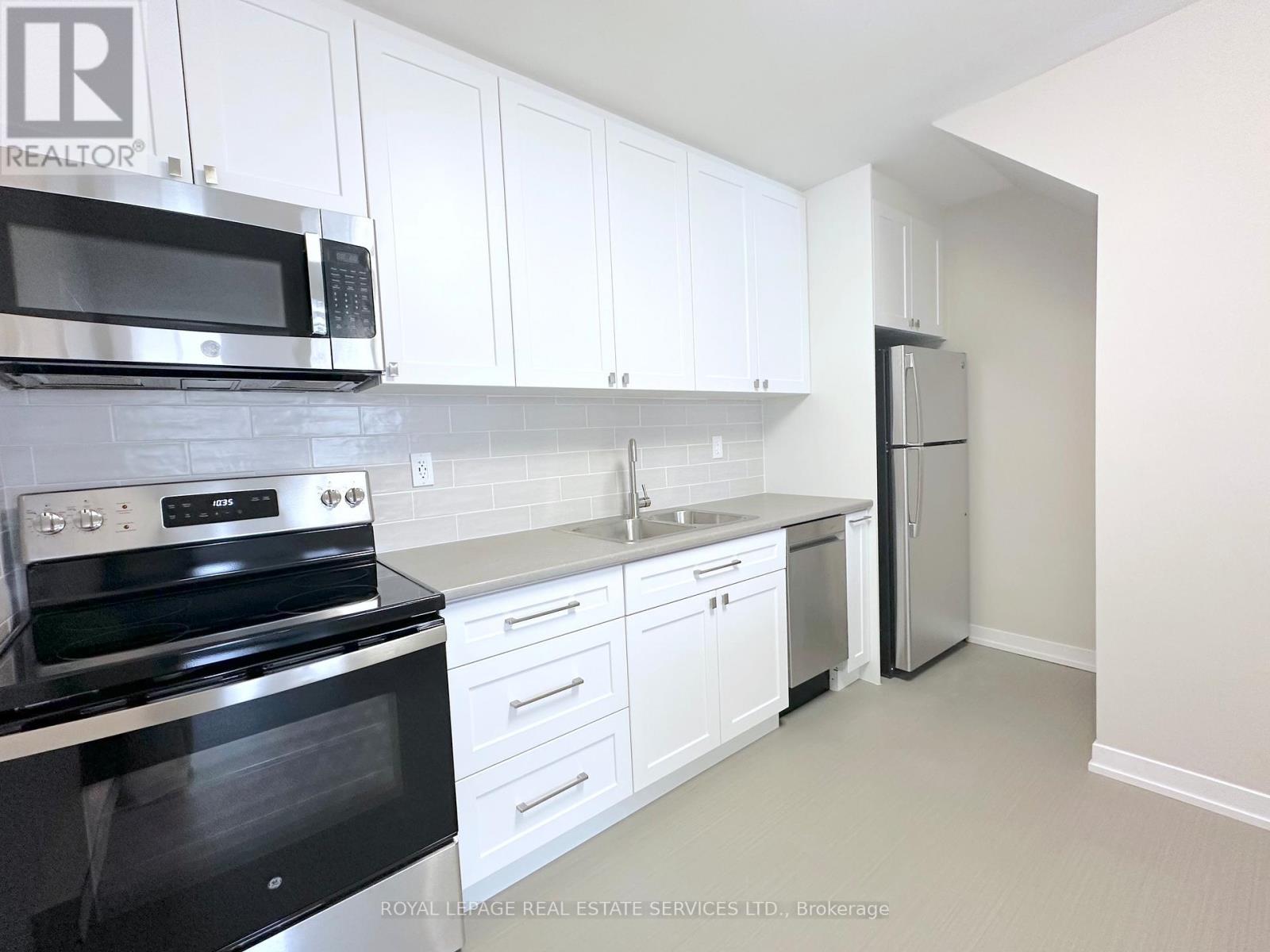 2 - 5062 Dundas Street W, Toronto, Ontario  M9A 1B9 - Photo 3 - W12769448
