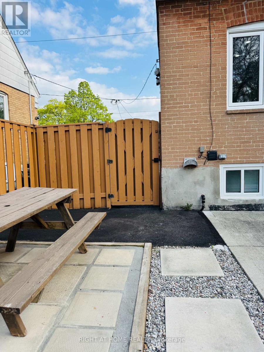 48 Patika Avenue, Toronto (Weston), Ontario  M9N 2E9 - Photo 18 - W12769458