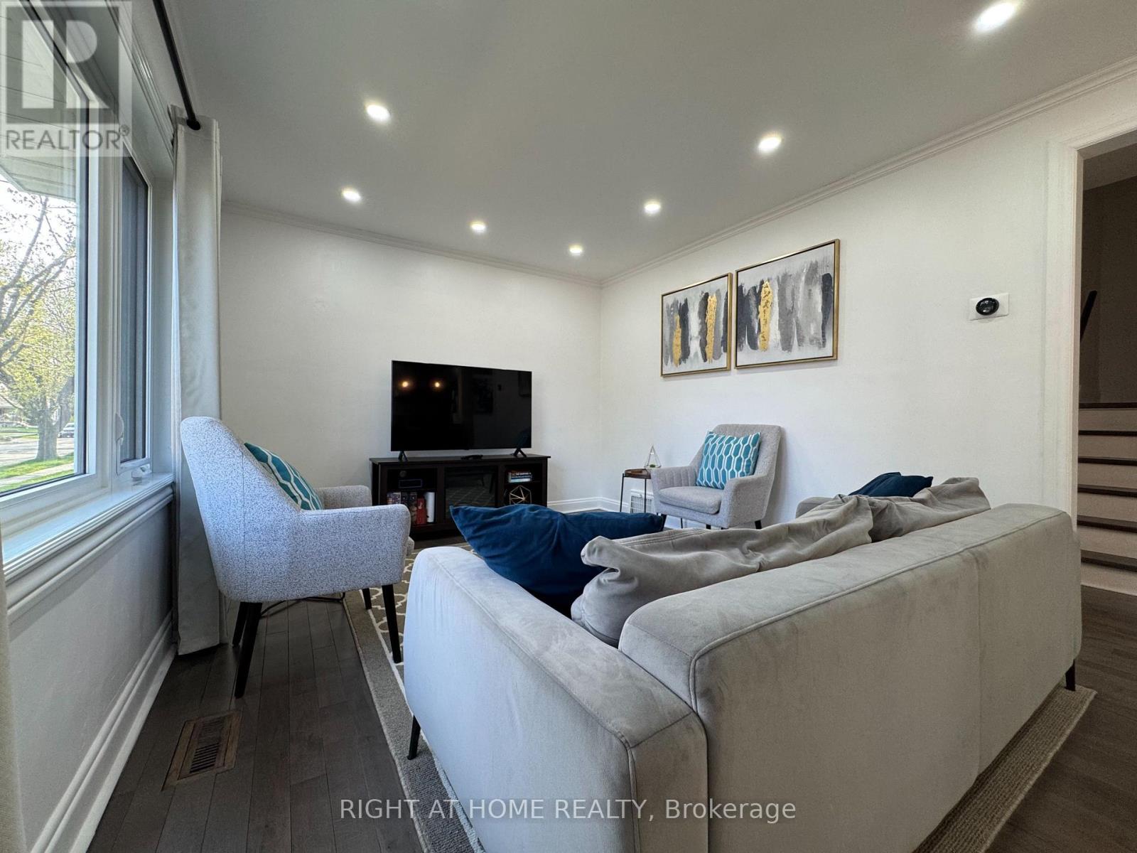 48 Patika Avenue, Toronto (Weston), Ontario  M9N 2E9 - Photo 4 - W12769458