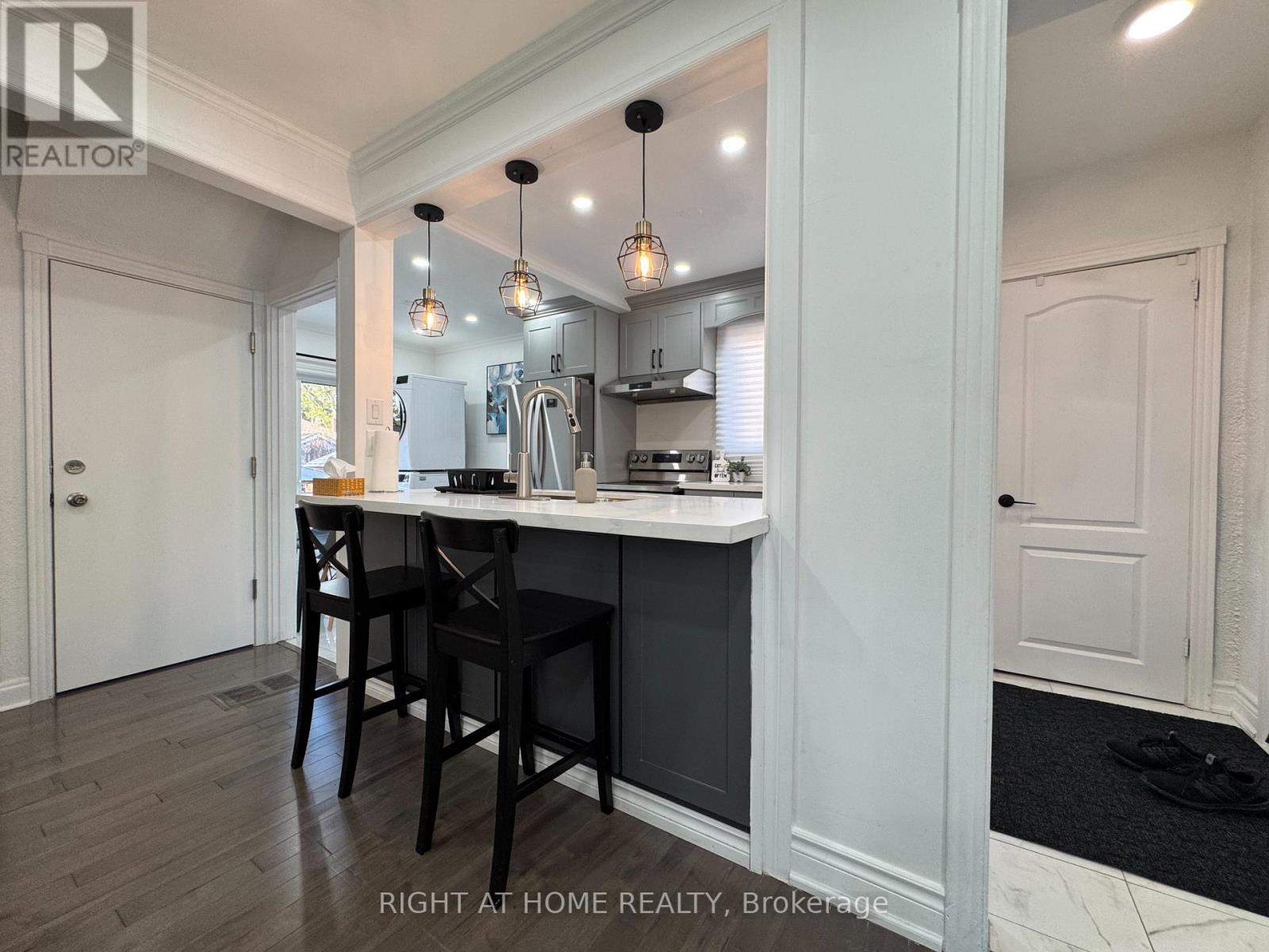 48 Patika Avenue, Toronto (Weston), Ontario  M9N 2E9 - Photo 8 - W12769458