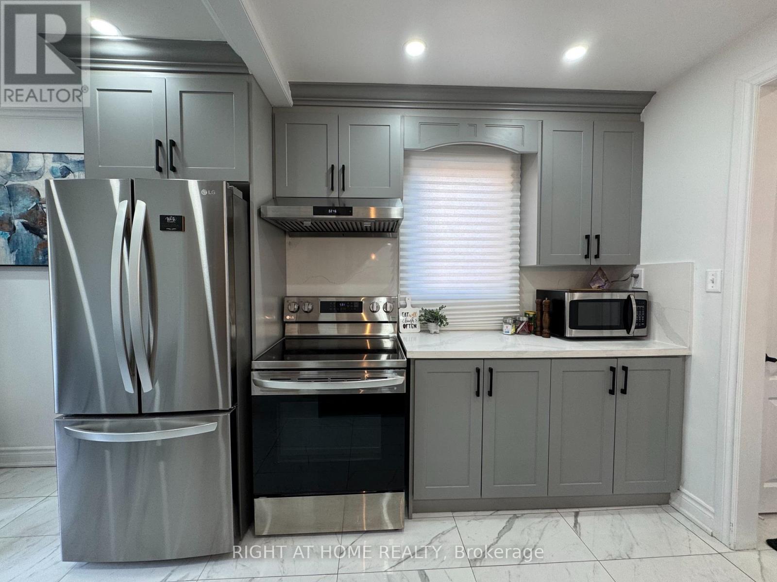 48 Patika Avenue, Toronto (Weston), Ontario  M9N 2E9 - Photo 9 - W12769458