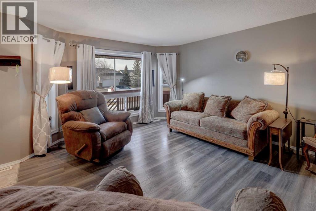 411 Strathford Boulevard, Strathmore, Alberta  T1P 1P2 - Photo 4 - A2283344