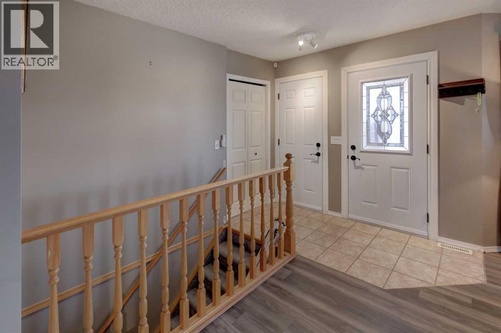 411 Strathford Boulevard, Strathmore, Alberta  T1P 1P2 - Photo 3 - A2283344