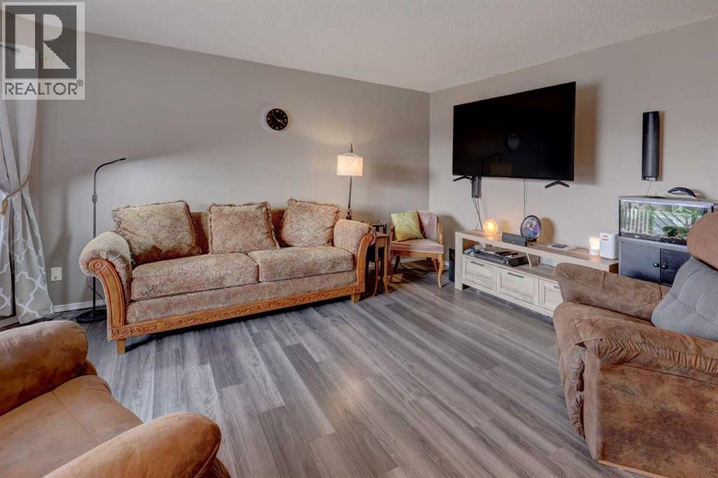 411 Strathford Boulevard, Strathmore, Alberta  T1P 1P2 - Photo 6 - A2283344