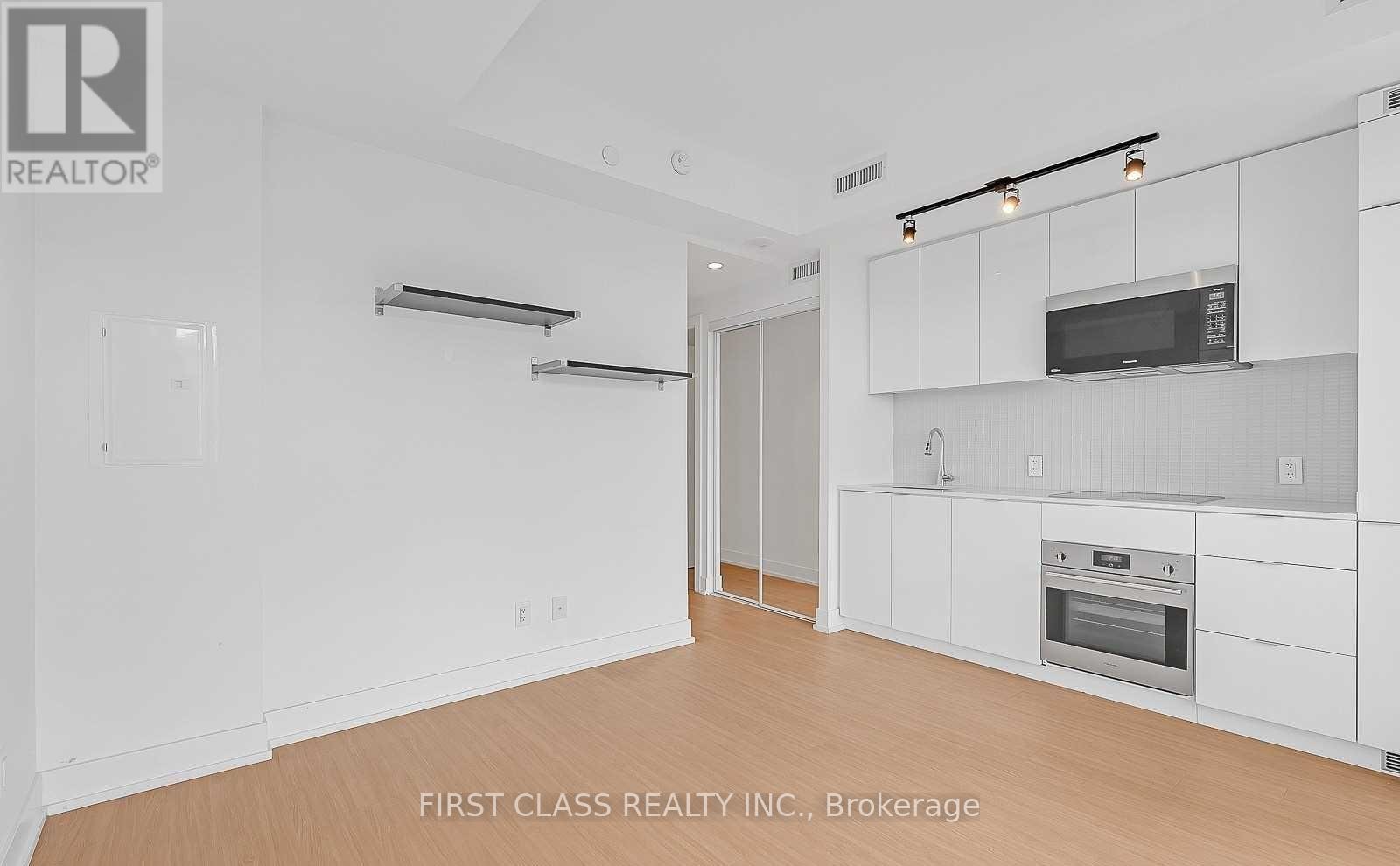 5702 - 7 Grenville Street, Toronto (Bay Street Corridor), Ontario  M4Y 1A1 - Photo 11 - C12769464