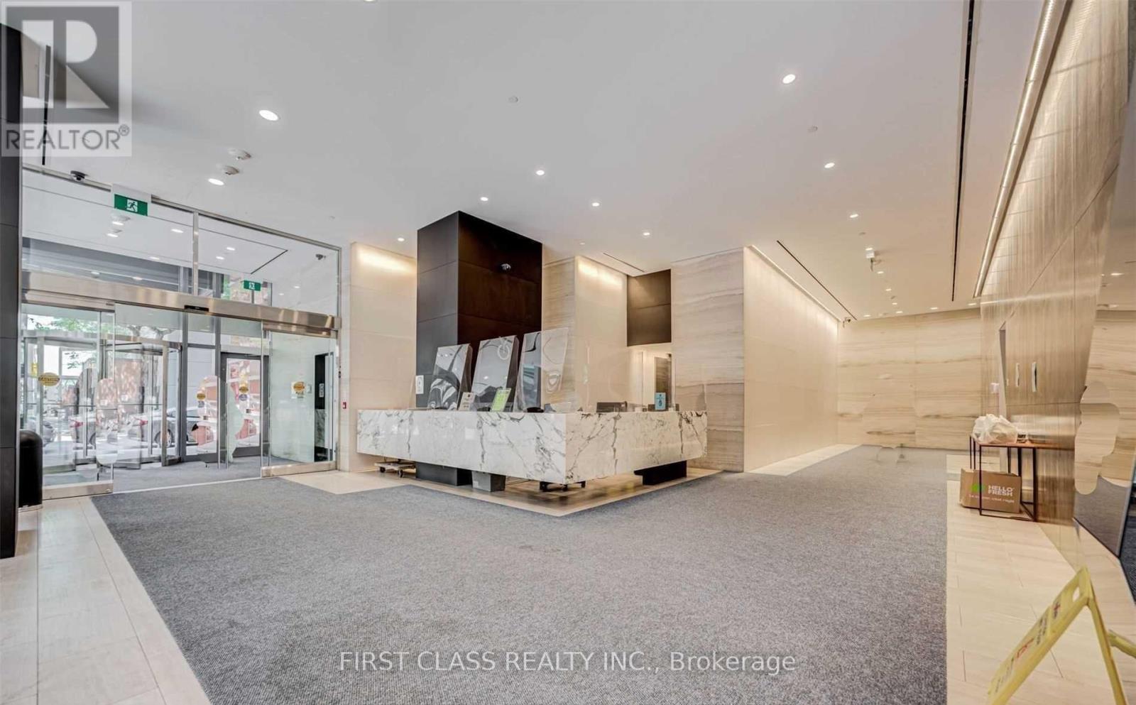 5702 - 7 Grenville Street, Toronto (Bay Street Corridor), Ontario  M4Y 1A1 - Photo 2 - C12769464