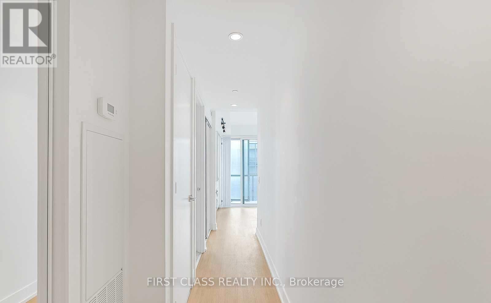 5702 - 7 Grenville Street, Toronto (Bay Street Corridor), Ontario  M4Y 1A1 - Photo 3 - C12769464