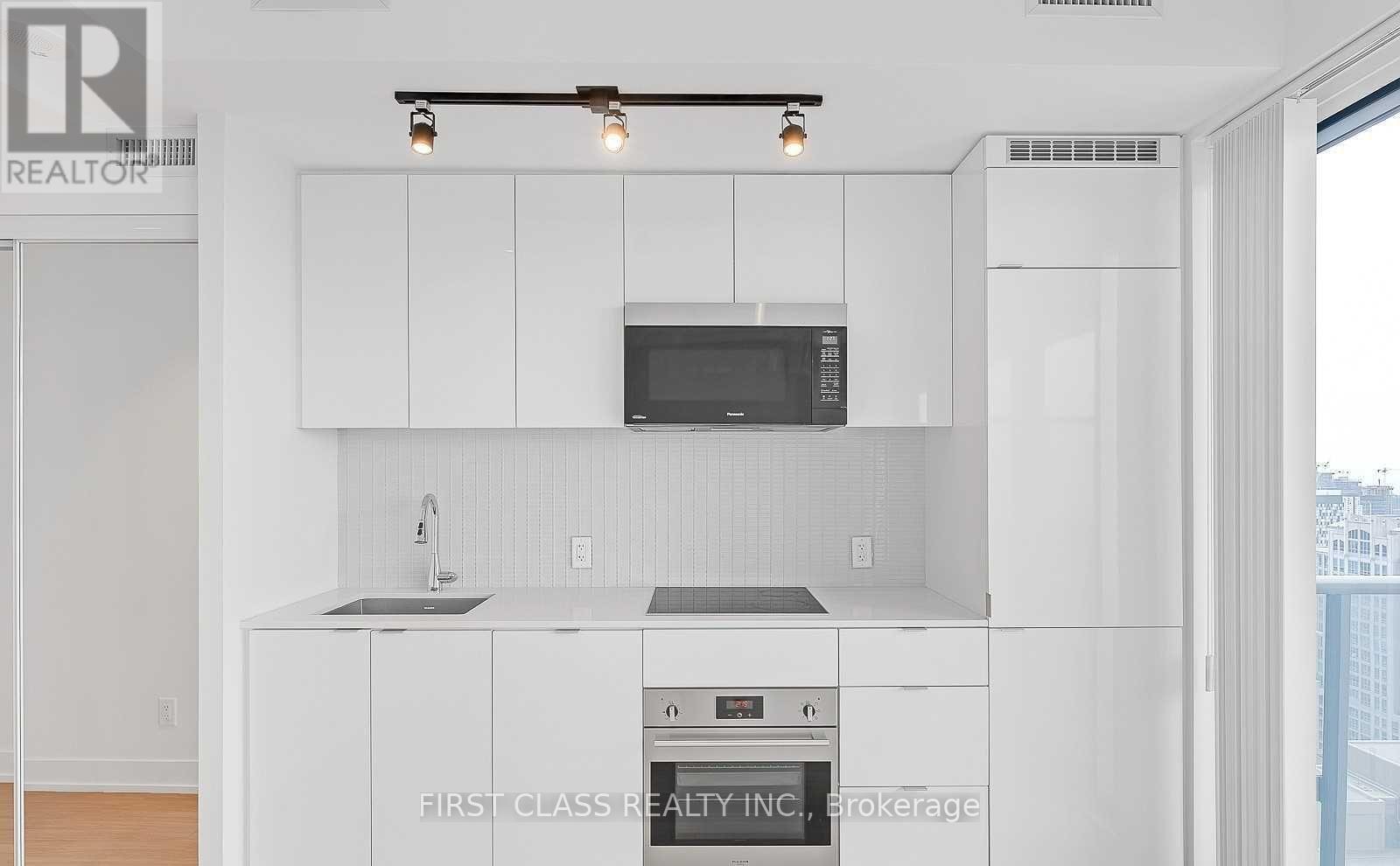 5702 - 7 Grenville Street, Toronto (Bay Street Corridor), Ontario  M4Y 1A1 - Photo 7 - C12769464