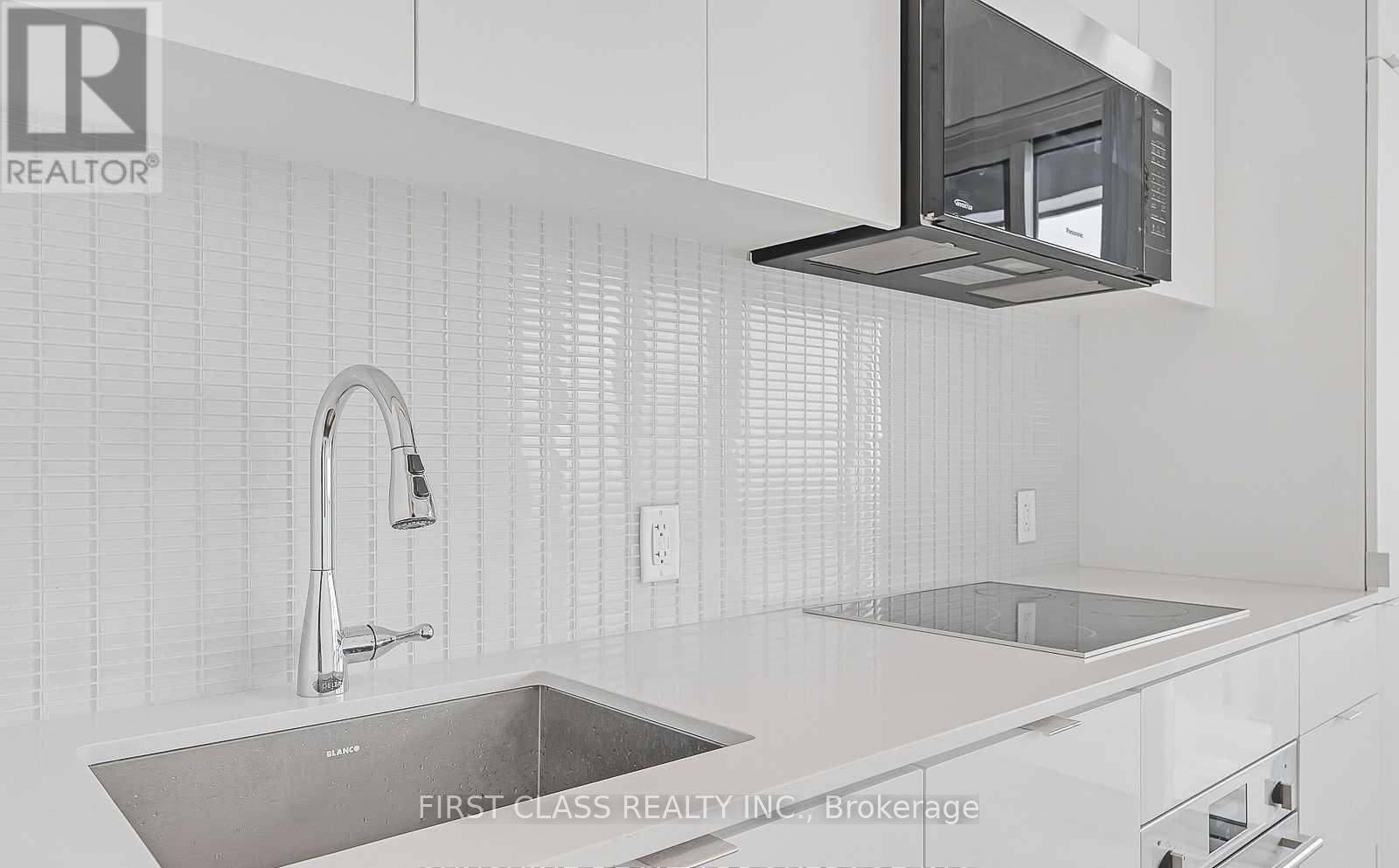 5702 - 7 Grenville Street, Toronto (Bay Street Corridor), Ontario  M4Y 1A1 - Photo 8 - C12769464