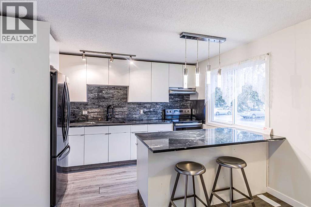 212 Georgian Villas Ne, Calgary, Alberta  t2a 7c9 - Photo 3 - A2280948