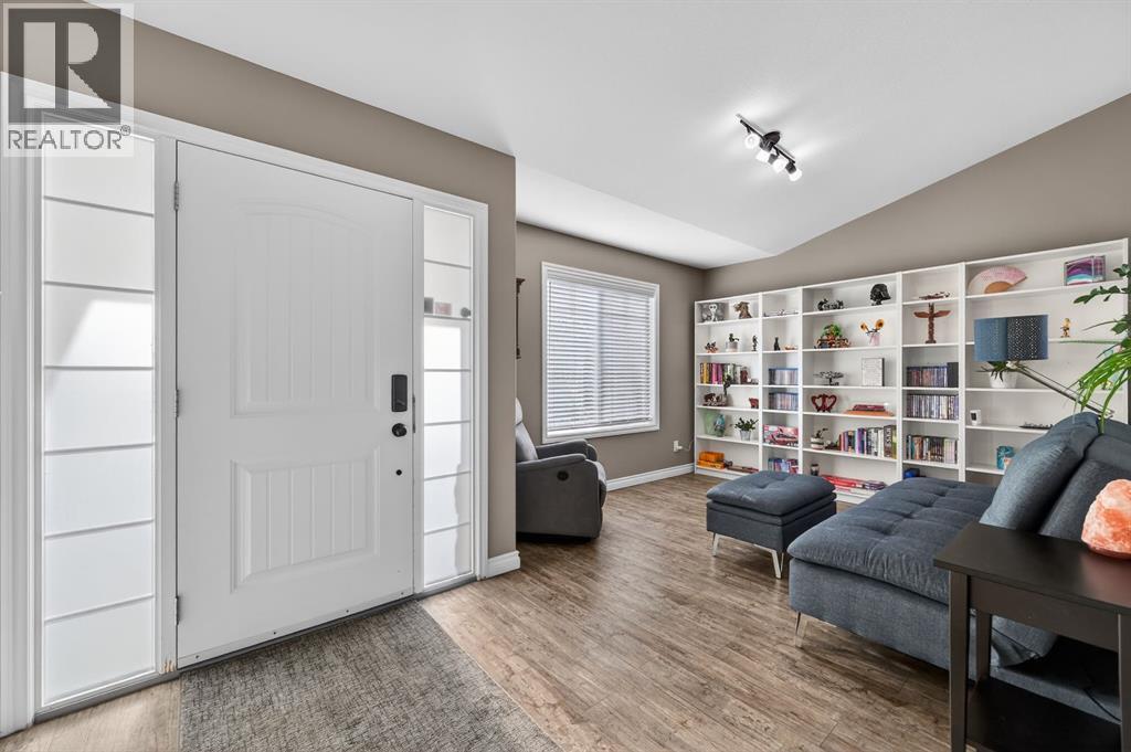 26 Mackenzie Way, Carstairs, Alberta  T0M 0N0 - Photo 4 - A2281360