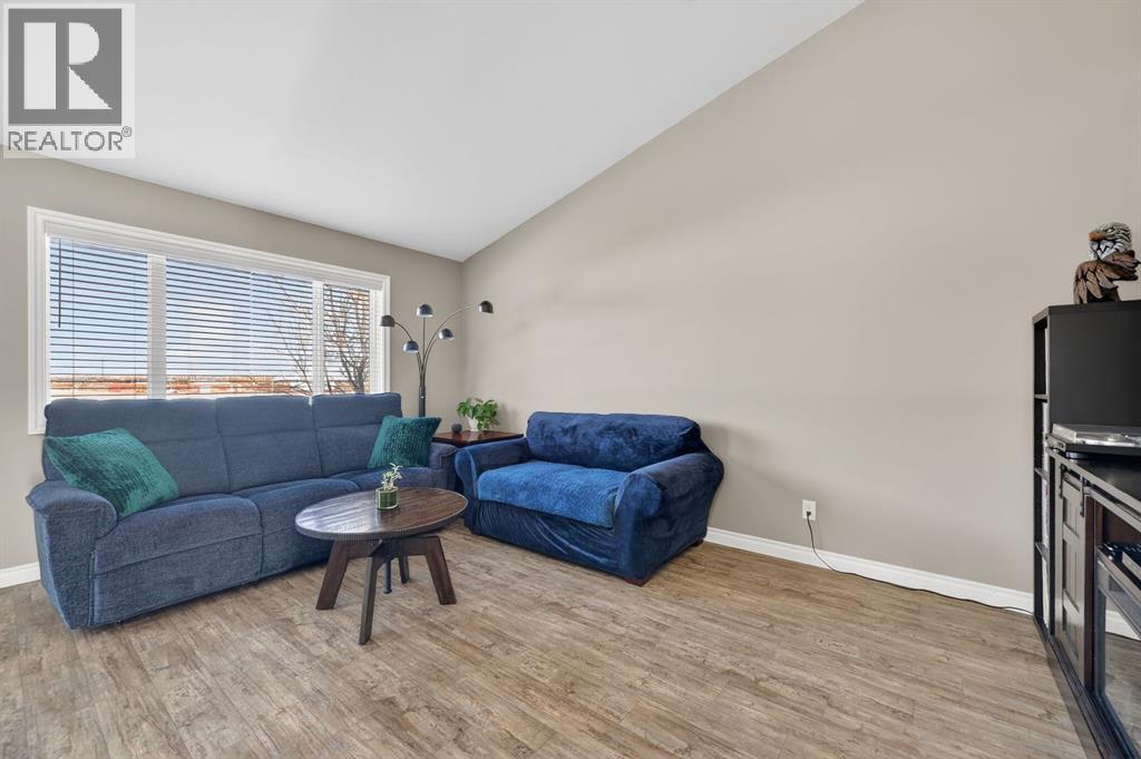 26 Mackenzie Way, Carstairs, Alberta  T0M 0N0 - Photo 16 - A2281360