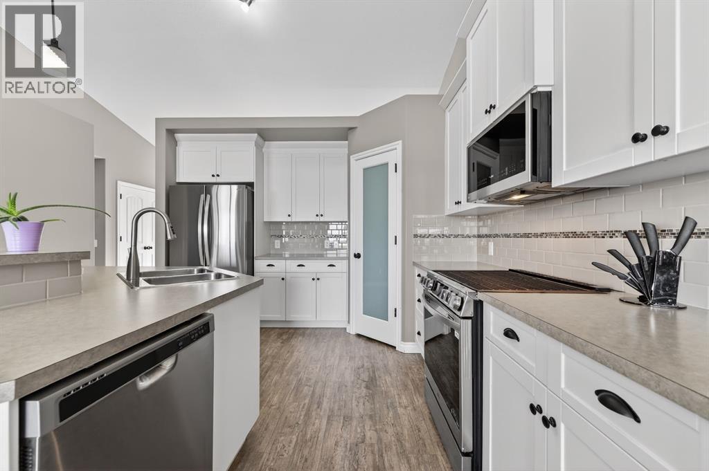 26 Mackenzie Way, Carstairs, Alberta  T0M 0N0 - Photo 9 - A2281360